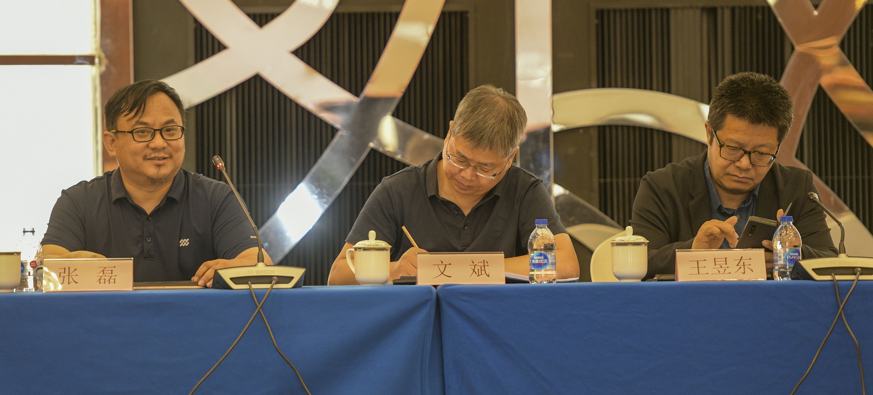 会议中.JPG
